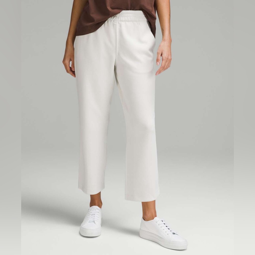 Lululemon Softstreme High-Rise Straight Leg Cropped Pant
Bone 6 wide leg